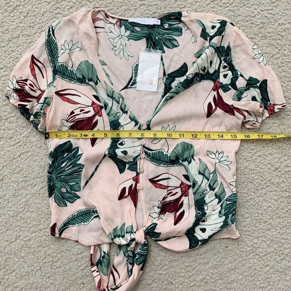NWT LUSH Blush Palm Short Sleeve Tie Front Shirt - Picture 4 of 8